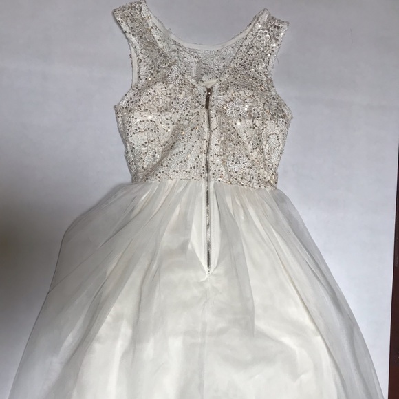 Delilah’s dress - Picture 3 of 5